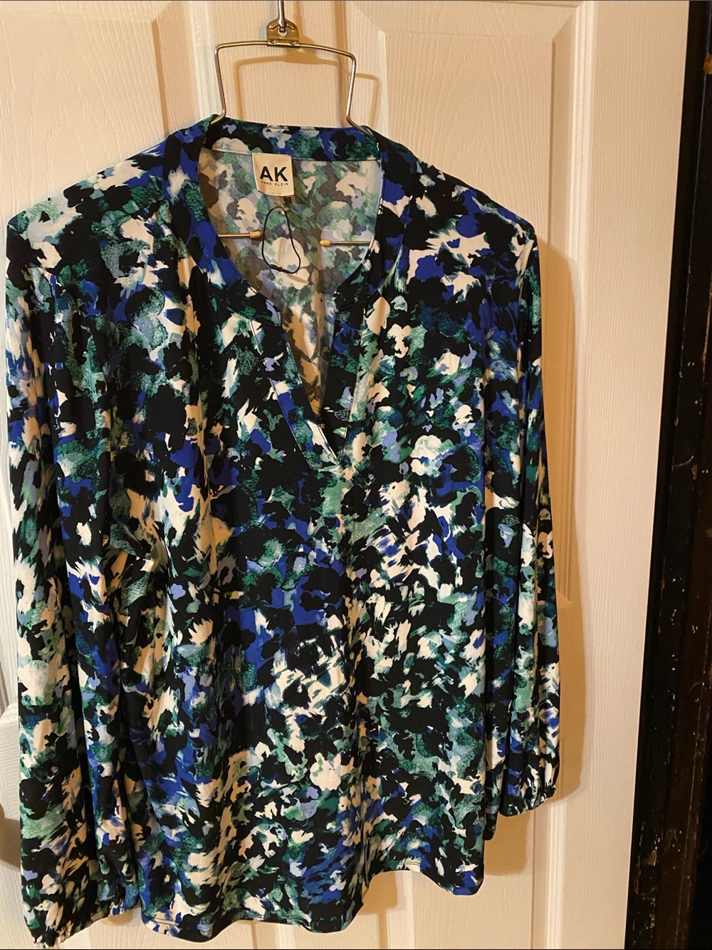Anne Klein Blue, Green, Black & White Abstract V-Neck Blouse